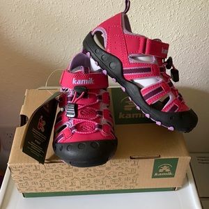 New Kamik sandals for young girl size 12